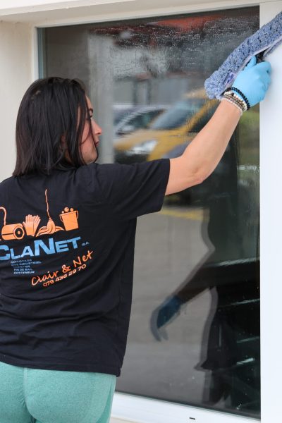 Nettoyage des vitres d’un immeuble résidentiel ou tertiaire par société de propreté Clanet