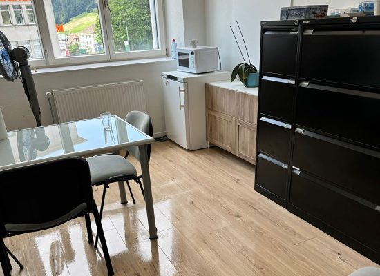 Intérieur d’un appartement lumineux dans immeuble résidentiel après nettoyage professionnel réalisé par Clanet
